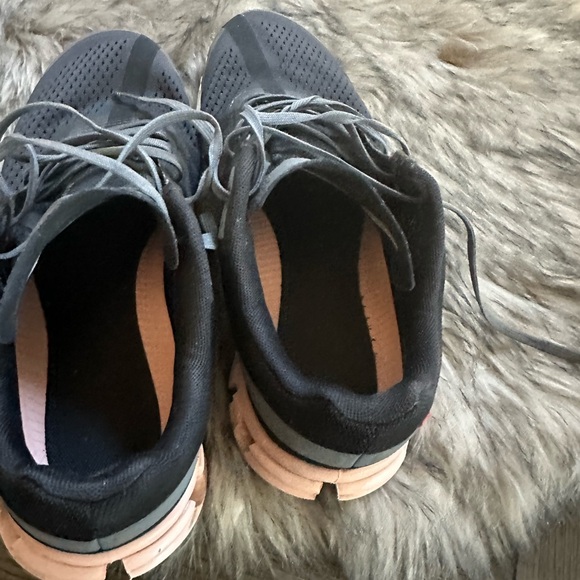 On cloud gently used inside the house on the treadmil - Picture 3 of 8